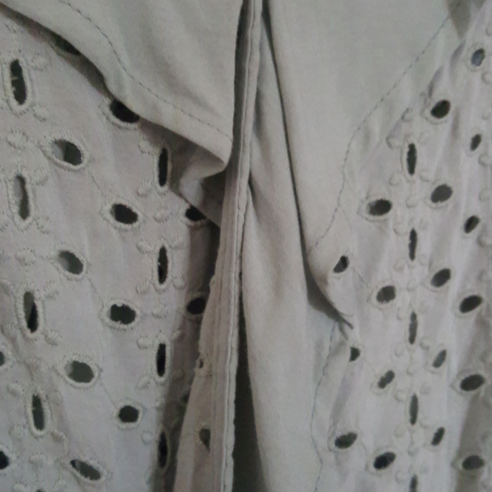 Free People ruffle eyelet tank. - Picture 3 of 4